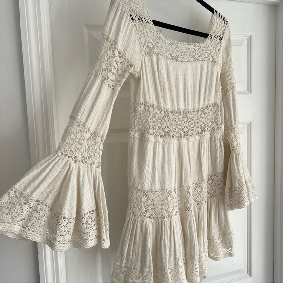 FREE PEOPLE White Crochet Lace Tiered Mini Dress Long Bell Sleeves 4 - Picture 5 of 12